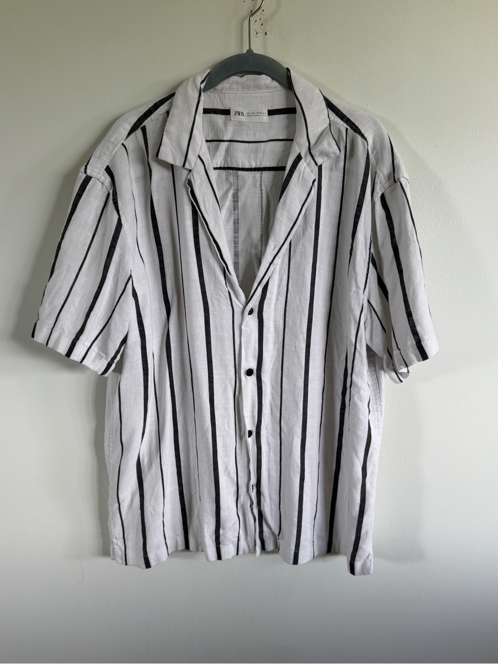 Zara Men’s White Short-Sleeve Button-Down Shirt with Black Stripes large